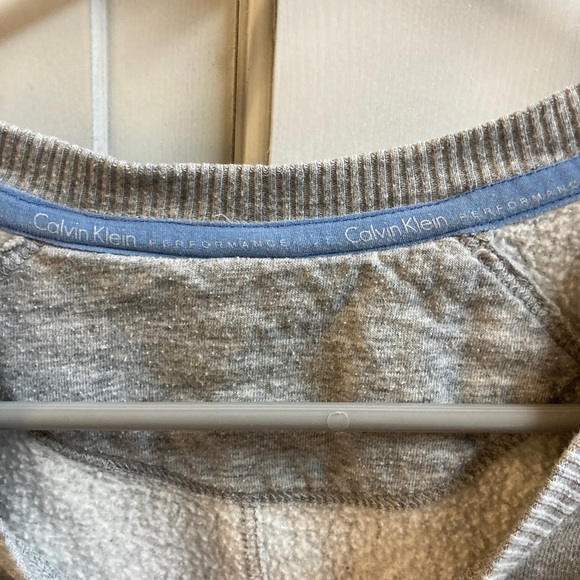 Calvin Klein Sweatshirt - Picture 2 of 4